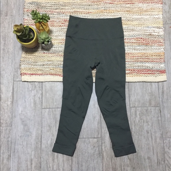 Lululemon Zone In Crop - Picture 3 of 7